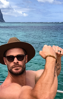 jamesbuffybarnes:  CHRIS HEMSWORTH Lord Howe Island (October 11, 2020)