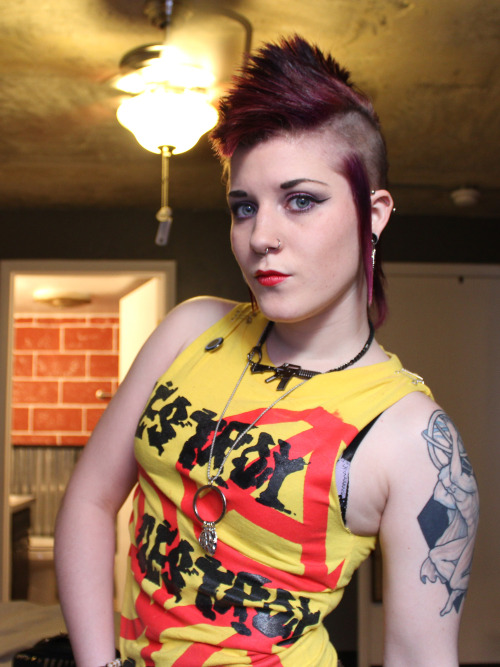crankyoldbastard:  nuclearvomitbabe:  hellray:  Hello yes I am Hellray  Hello yes more like Helladorable.   Well hello!