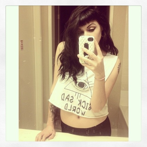 thattwatdeziree:  Half asleep last night ✌️ 