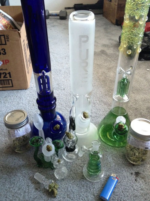 nonameeverpleasenoname:  Little smoke shop stopped selling glass. Spent 趐 and got all this:) 