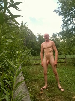 jaybee1959:  #Jaybee1959 Naked in the park