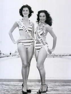 Creepingirrelevance:miss Bikini, 1954(Via Ebay)