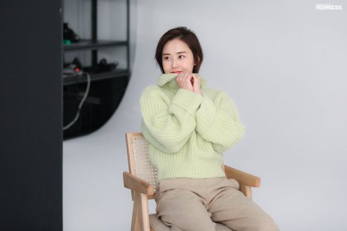  Behind the scenes of Heo Gayoon photoshoot from REDWOODS 