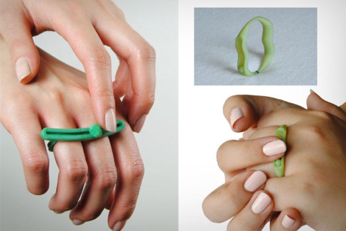 black–lamb:  itsthelesbiana:  kia-von-gaylord:  fursecutions:  odditymall:  Fidget Rings are rings that help you fidget, and are sure to make everyone around you uncomfortable. —->http://odditymall.com/fidget-rings  WOW COOL (also I’m probably