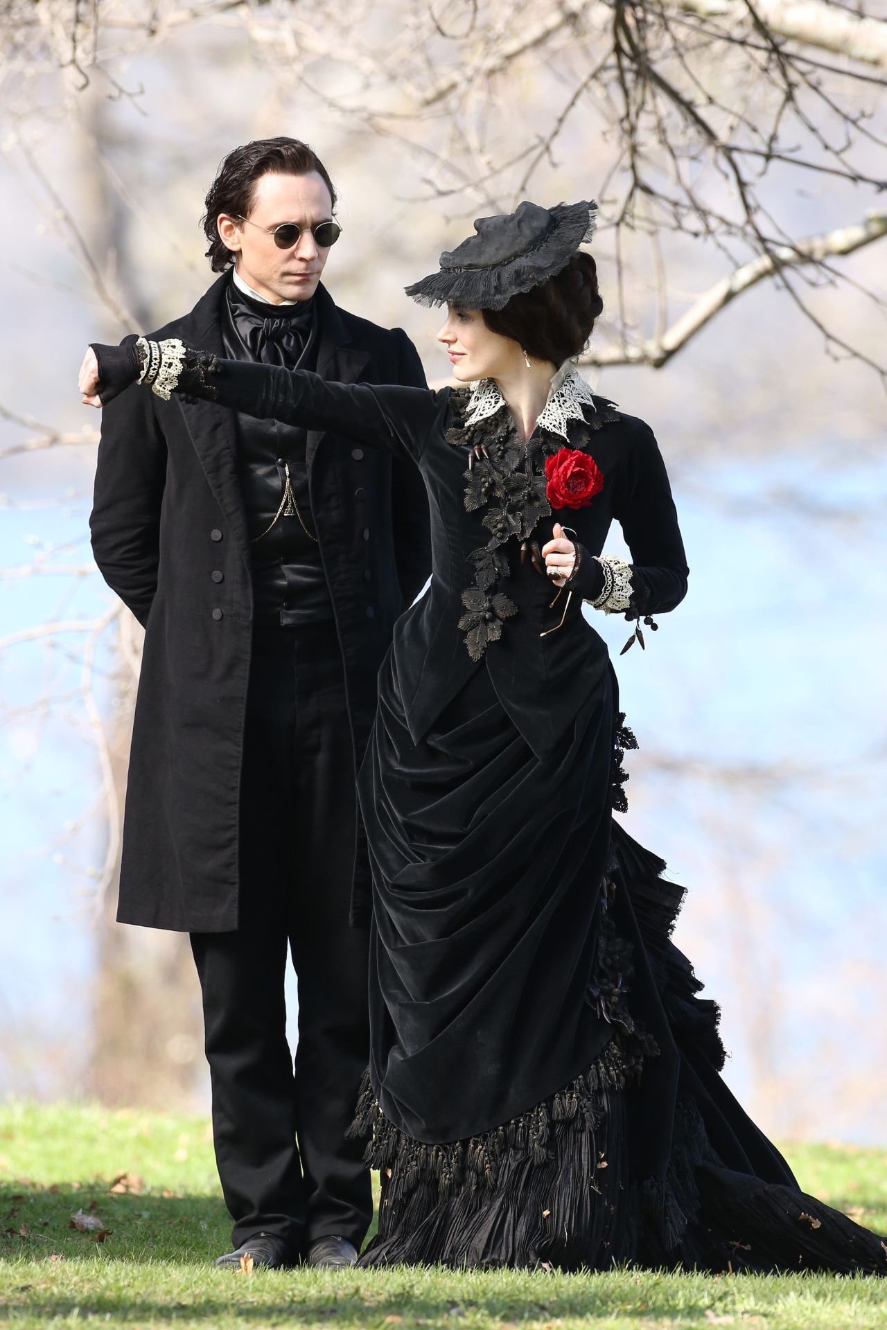 torrilla:  Tom Hiddleston, Jessica Chastain, Charlie Hunnam and Mia Wasikowska film