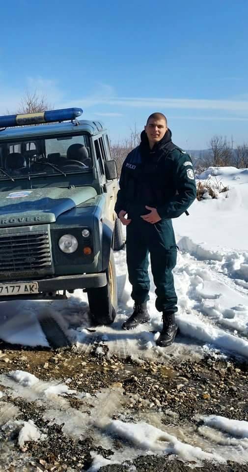 policecorps:  dudebg:  Ivan Peichev, sexy bulgarian boy  Excuse me while I go try