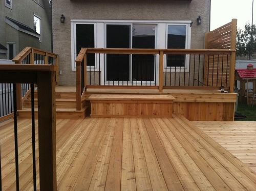 Cedar Calgary deck with six-foot storage bench. A great design to entertain a large group of friends or just hang out with the kids.