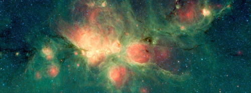 stargateatlspace: Newborn Stars Blow Bubbles in the Cat’s Paw Nebula