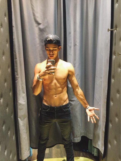 boytrappedinthcloset:  Jessey Stevens