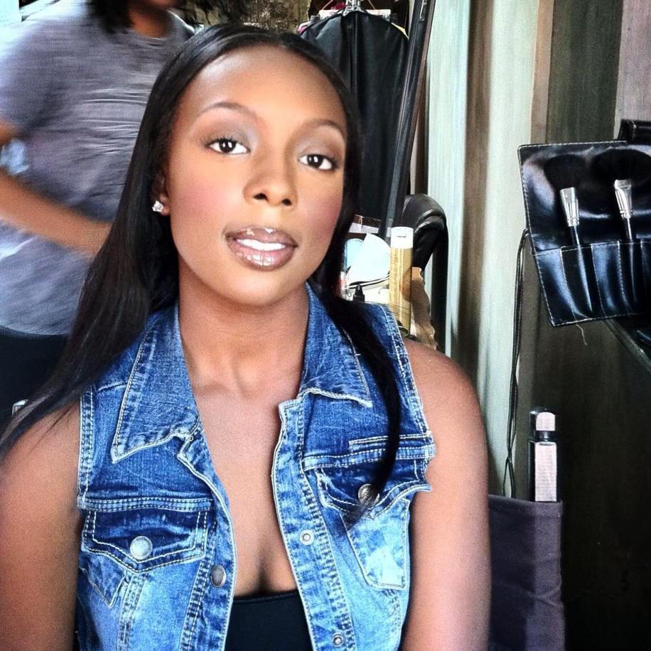 taylor-la-menace-triple:  This is who I am. This is what I do.  16. Model. Taylor.