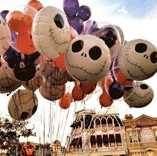 ashliiebitez:  My world. 🎈 