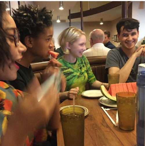 vwsongfacts:Left to right: Amandla Stenberg (Rue from The Hunger Games, the girl who gave Ezra his B
