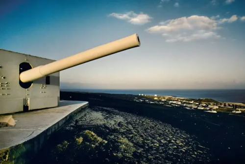 A 5.5-inch Gun From The Battleship HMS Hood Defend Georgetown At Fort Bedford On Ascension Island (an