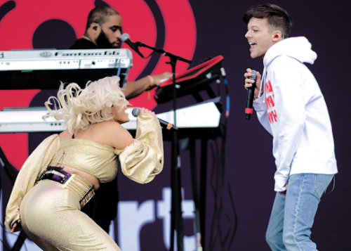 iamlouistomlinson:make me choose: louis on stage or at events? (asked by anonymous)