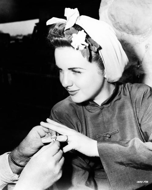 Deanna Durbinhttps://Painted-Face.com/