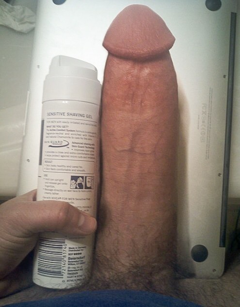 puphawaii:  stratisxx: Big Morrocan cock… Look at that meat in his hand… There’s