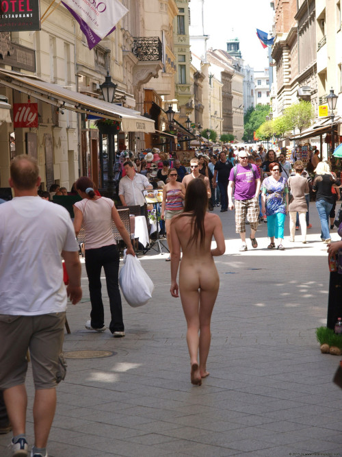 nude-girls-in-public:  Nude-in-public:  Zuzana A  -  Series 3 