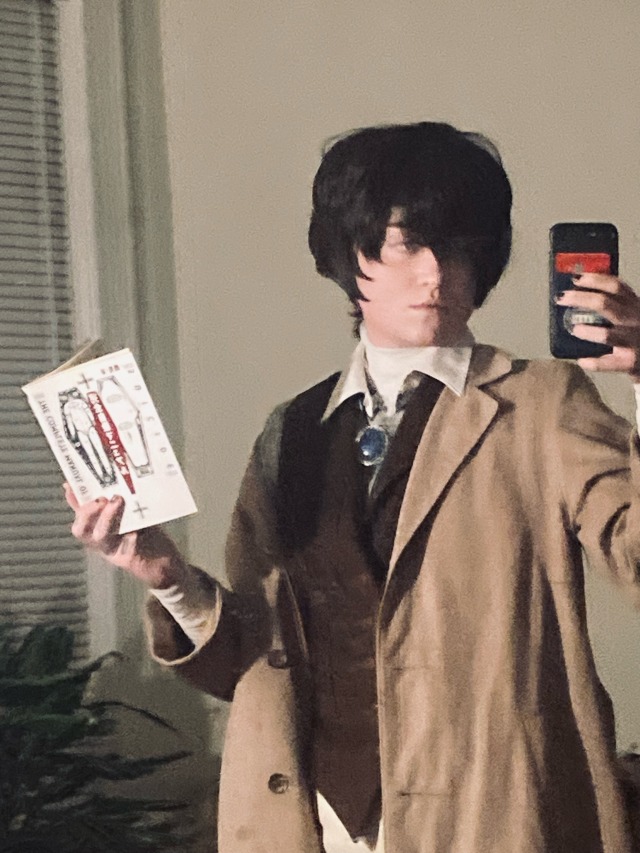 Updated my dazai cosplay for anime Boston this year, if you run into me say hello!