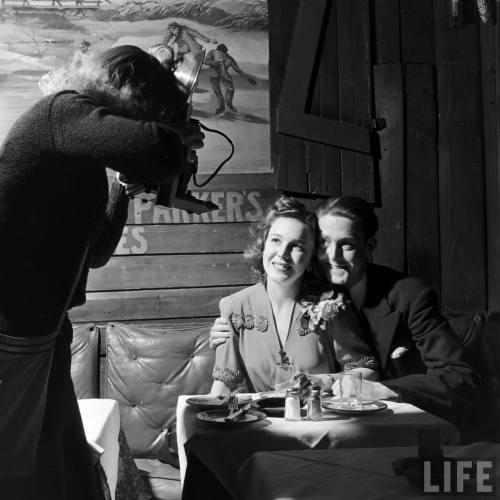 Date night photograph(Nina Leen. 1942?)