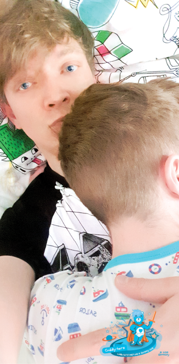 cuddly-heroes: Loooong weekend.. Breakfast in bed well padded is the perfect start for the day. Awes