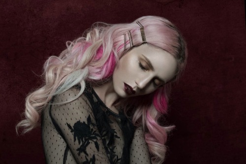 Ph: Holly Burnham Mua: Caitlyn Meyer Hairstylist: Holly Burnham Model: Audrey Kitching INSTITUTE MAG