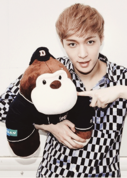 Sex mainexing:  Yixing and his kids plushies pictures