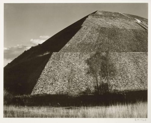 edward weston: pirámide del sol en teotihuacán (estado de méxico, 1923)