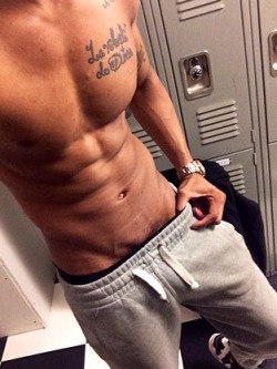 cuteguy-nicemuscle:  phatbootyprince:  (via TumbleOn)  x