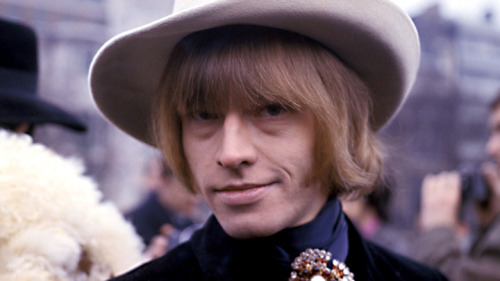 rock-and-roll-is-the-devils-work:                                                  FOREVER 27 Robert Johnson: May 8, 1911 - August 16, 1938, 27 years, 100 days. Brian Jones:  28 February 1942 -  3 July 1969, 27 years, 125 days.