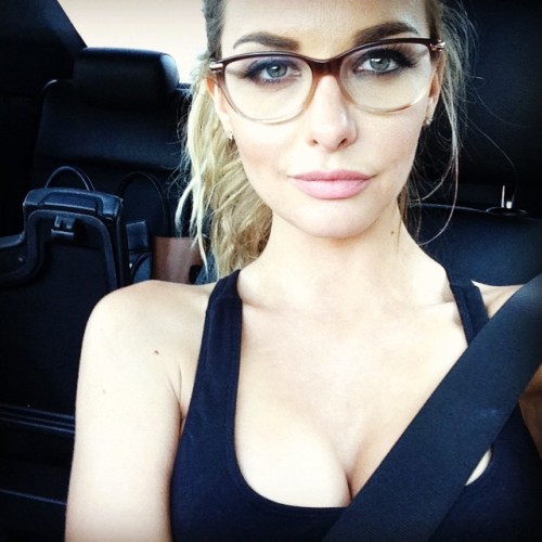 a43uakr7:  Emily Sears| GEEKY GIRL | NERDY GIRLS | GORGEOUS | BEAUTIFUL | STUNNING