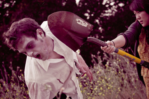 exhibitionistatheart:  afternoonsnoozebutton:  Zombie Attack Engagement Photos (x)   Total awesomeness ❤️