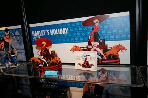  DC Collectibles: Harley’s Holiday Harley Quinn Statue 