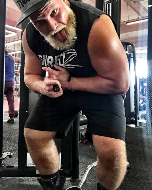 jdchard:  Training is about bettering ourselves not others! It’s about creating the best version of ourselves! #jdtheweapon #fitnessfirst #training #bodybuilding #himbo