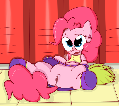 howdegrading:Pinkie Pie is REALLY cute in a cheerleader outfit.Awyiss~ <3