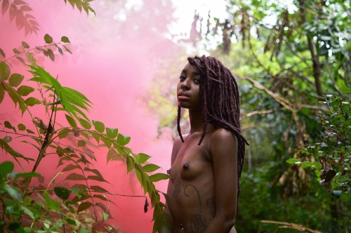 nakedcuddles:Model sabreaphenixPhotography by -dearfriend Adventures That pink adds to this phot