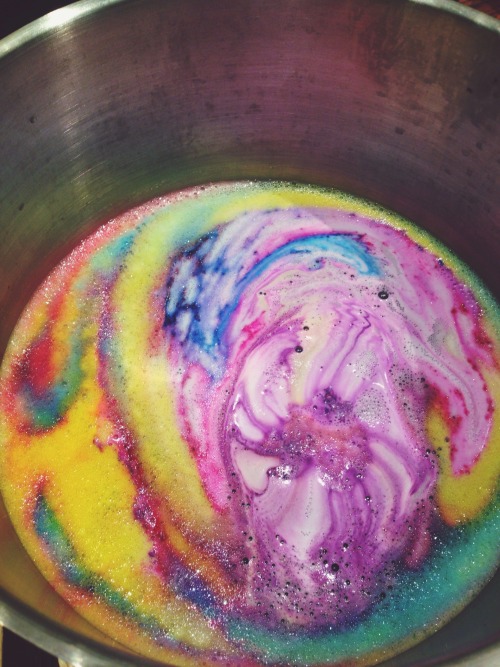 thesuninthenight:   The Experimenter bath bomb demo. Looks like Lisa Frank threw up and smells like an incense dream 