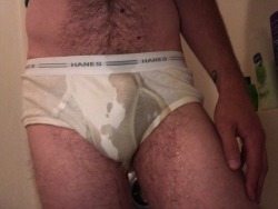 peewhereyoulike:Pissing undies in the shower.