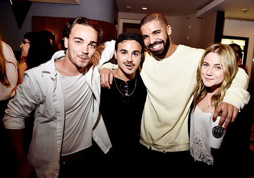 celebritiesofcolor:Drake poses with ‘Degrassi’ co-stars Daniel Clark, Adamo Ruggiero and Lauren Coll