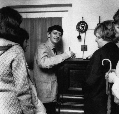 the-cosmic-empire: Girls collect autographs from a bunch of half dressed Beatles “backstage” at Stow