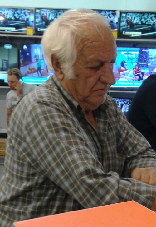 Grandand at the service counter. I would love to service you sexy grandpa!