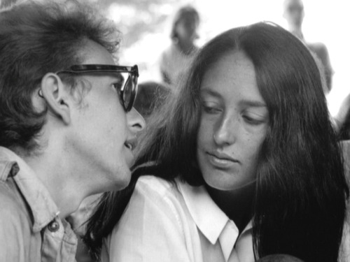 supermodelgif-deactivated201507:  She looked like a religious icon, like somebody you’d sacrifice yourself for.-Bob Dylan, on Joan Baez  