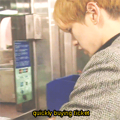 crossgrid:  Of course he has time to stop and look at his hair ㅠㅠ 
