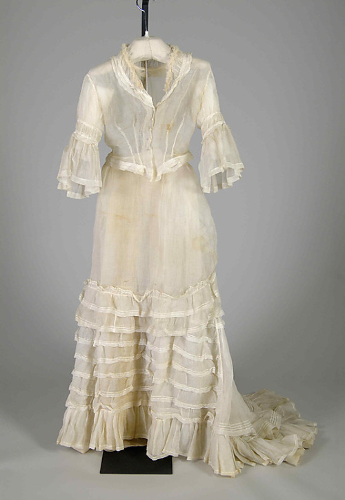 Whenas in Silks (Morning dress, cotton, 1870-75, American.)