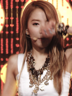tumblr photo race--queen 2