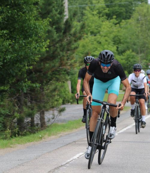 collectifparleecycles:Aqua bibs anyone? #collectifparlee (à Stoneham, Quebec)www.instagram.c