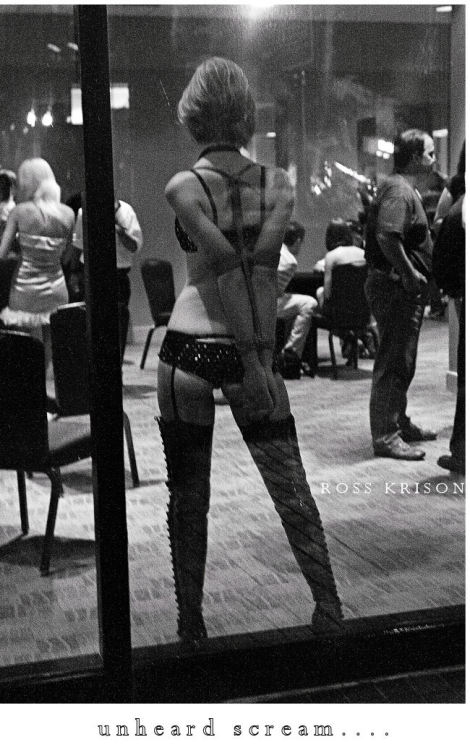 http://sensual-bondage-zniewolenie.tumblr.com/post/79078514820