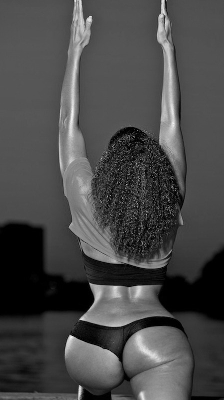 mrmotivated70:  thickbootytoodamnbig:  Online Adult DVD Rentals http://bit.ly/18hbz8p