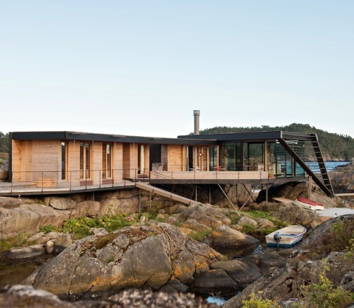 utwo:  Norwegian Coast Modern Home© lund hagem  @empoweredinnocence 