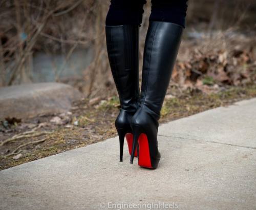 engineeringinheels: More @louboutinworld Bianca Bottas. #highheels #boots #redbottoms #louboutinworl