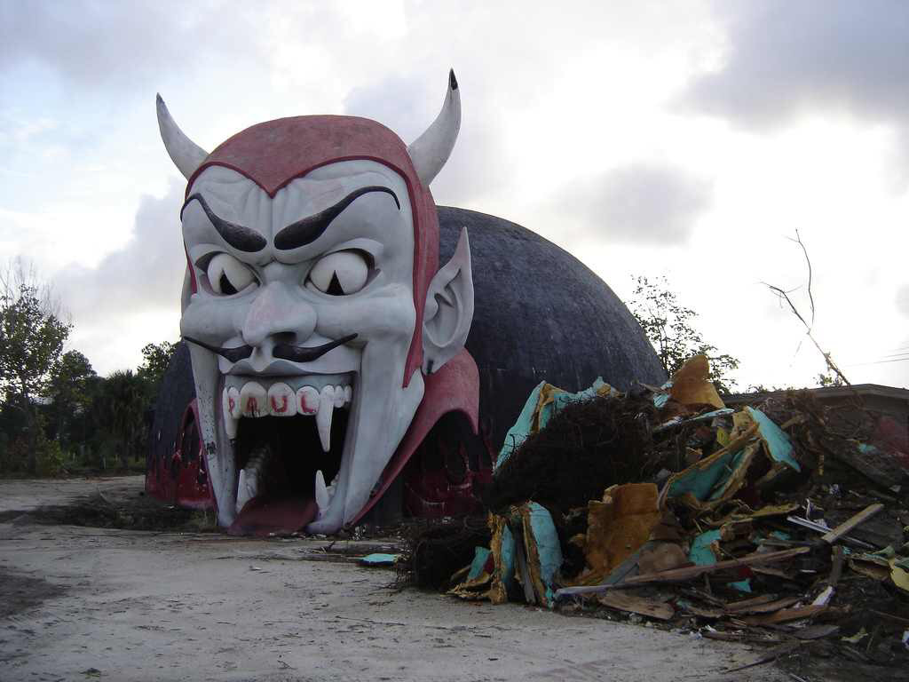 8bitcrookz:
“ Abandoned Theme Parks #5
Miracle Strip Amusement Park - Panama City Beach, Florida
”
Went here as a kid; sad to see it this way, but very neat.